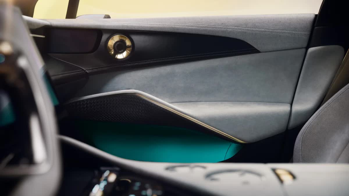 Фотография Lotus Electre (17 слайд)